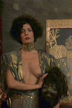 Голая Моника Мандл в фильме «Невеста ветра», 2001