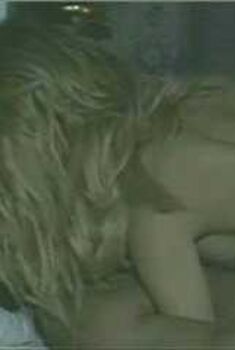 Голая Моника Шнарре в сериале «Пистолет мертвеца», 1997