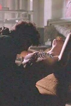 Голая Мэдлин Поттер в фильме «Рабы Нью-Йорка», 1989