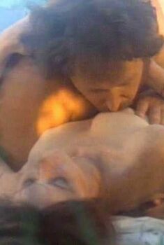 Голая Мэри Форбс в фильме «Молодая леди Чаттерлей», 1977