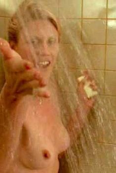 Голая Мэри Шарлотта Уилкокс в фильме «Телепат-убийца», 1975