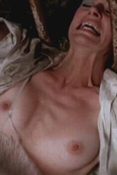 Голая Мэрлин Хэмлин в фильме «Дикий уик-энд», 1979