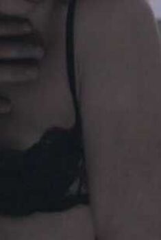 Найва Нимри засветила сосок в фильме «Метод», 2004