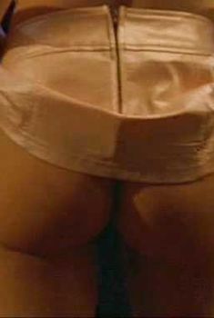 Голая попка Наташи Мальте в фильме «Бесшабашное ограбление», 2002