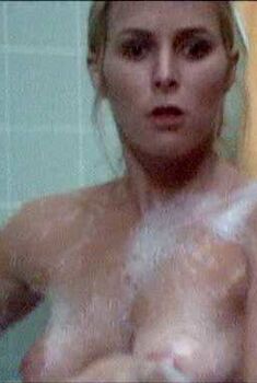 Голая Нина Аксельрод в фильме «Адский мотель», 1980