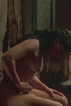 Голая Нитци Ареллано в фильме «Соблазн», 2001
