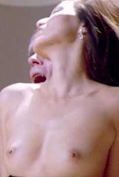 Голая Нэнси Юн в фильме «Охота на демонов», 2005