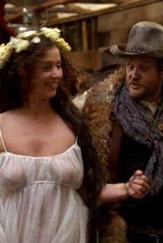 Голая Олинда Туртурро в фильме «Баллада о маленькой Джо», 1993