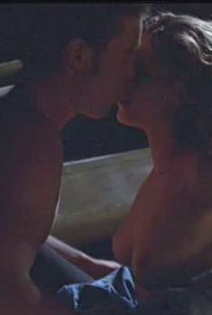 Голая Пейдж Френч в фильме «Фрикадельки 4», 1992