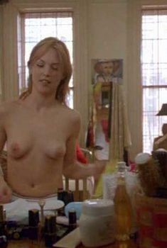 Голая Пенелопа Фортье в фильме «Полночь – время умирать», 2003