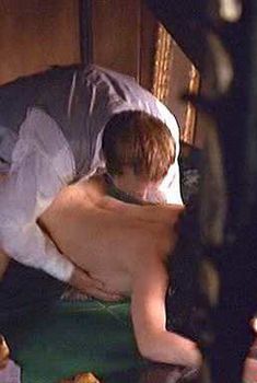 Голая Полли Уокер в фильме «Игрок», 2014