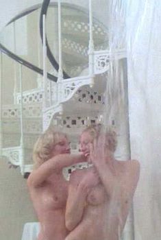 Голая Пэт Эстли в фильме «Жеребец», 1978