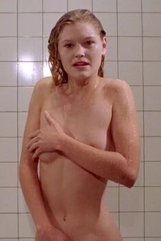Голая Пэтрис Дженнингс в фильме «Общество», 1989