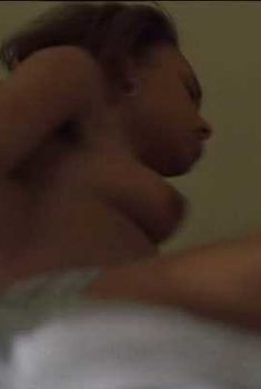 Голая Райан Мишель Бате в фильме «Покидая Барстоу», 2008