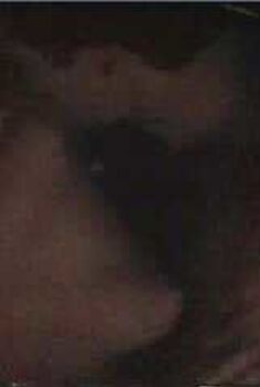 Голая Ребекка Гэйхарт в фильме «Исчезающий сын», 1994