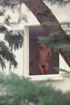 Голая Розетт в фильме «Полина на пляже», 1982