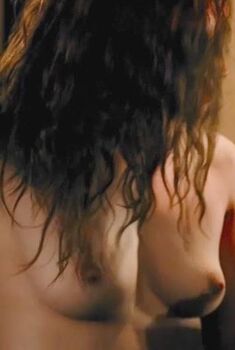 Голая Роксанна Грегори в фильме «Хулиган с белым воротничком 3», 2014