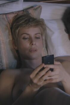 Голая Рошелль Бостром в сериале «Схватка», 2007