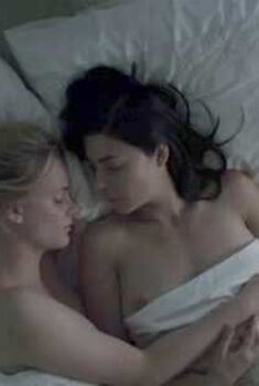 Голая Рут Вега Фернандез в фильме «Поцелуй меня», 2014