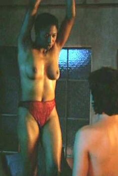 Голая Рэйвен Дауда в сериале «Блаженство», 2002