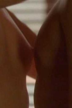 Голая Рэйчел Хейуорд в фильме «Захват», 2008