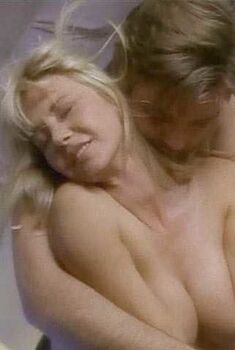 Голая Саманта Джеймс в фильме «Другие черты», 1998