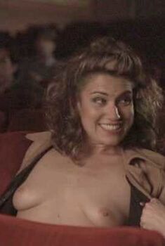 Голая Сара Брадин в сериале «Городские истории», 2001