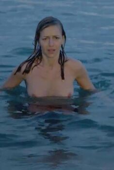 Голая Сара Веласкез в фильме «Каннибал», 2010