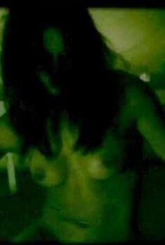 Голая Сара Лоутон в фильме «Смерть призрачного охотника», 2007