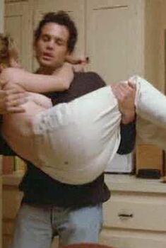 Голая Саша Моисеивич в фильме «Нечестные сердца», 1991