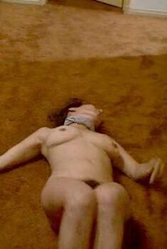 Голая Сильвана Галлардо в фильме «Жажда смерти 2», 1981