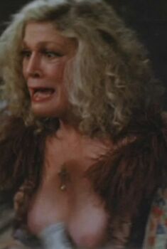 Голая Сильвия Майлз в фильме «Смертельная забава», 1981