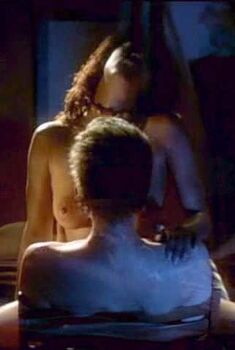 Голая Синда Уильямс в фильме «Расслабься, это просто секс», 1998