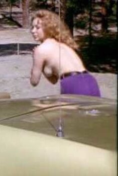 Голая Сисси Кэмерон в фильме «Билли Джек», 1971