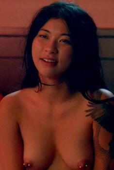 Голая Сисси Ли в сериале «Гастролёры», 2016