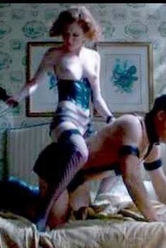 Голая Скарлет Кигэн в фильме «Взлеты и падения. История Дьюи Кокса», 2007