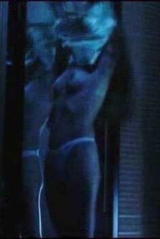 Голая Смадар Килчински в фильме «Искажение», 2005