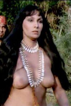 Голая Соня Инфанте в фильме «Сокровища Амазонки», 1985
