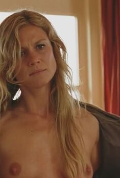 Голая Софи Ильбран в фильме «Летняя жара», 2008