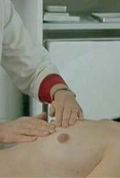 Голая Софи Сефериадес в фильме «Наталли», 1981