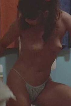 Голая Стелла Ривера в фильме «Глаза незнакомца», 1980