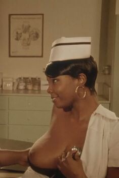 Голая Стэйси Адамс в фильме «Черный динамит», 2009