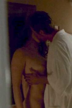 Голая Стэйси Грант в фильме «Яд ревности», 2000