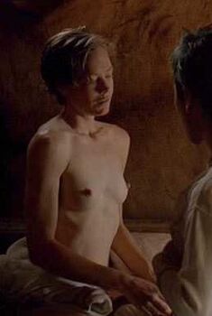 Голая Сьюзи Эймис в фильме «Баллада о маленькой Джо», 1993