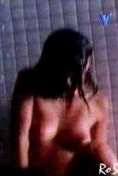 Голая Сьюзэн Родс в фильме «Девушка с голодными глазами», 1995