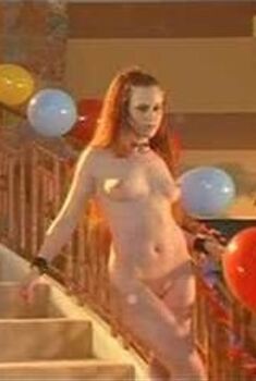 Голая Сьюзэн Хейл в фильме «Секс и мода», 2003