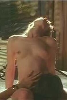 Голая Сьюзэн Хейл в фильме «Сказки на ночь», 2008