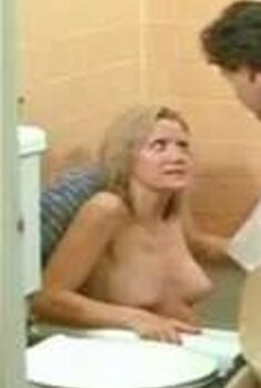 Голая Сэлли Кёркленд в фильме «Анна», 1987