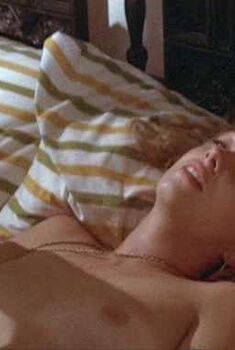 Голая Сэлли Энн Страуд в фильме «Фокси Браун», 1974