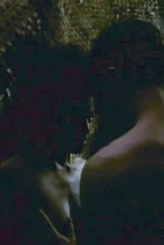 Голая Сэнди Шульц в фильме «Мой забытый мужчина», 1993